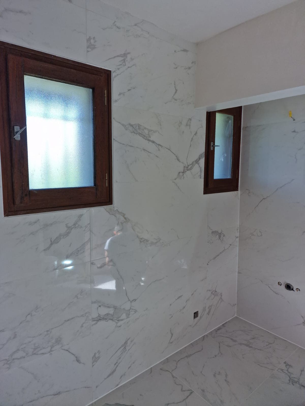 Renovation de salle de bain a Geneve par BNG Renovation : carrelage, platrerie et peinture