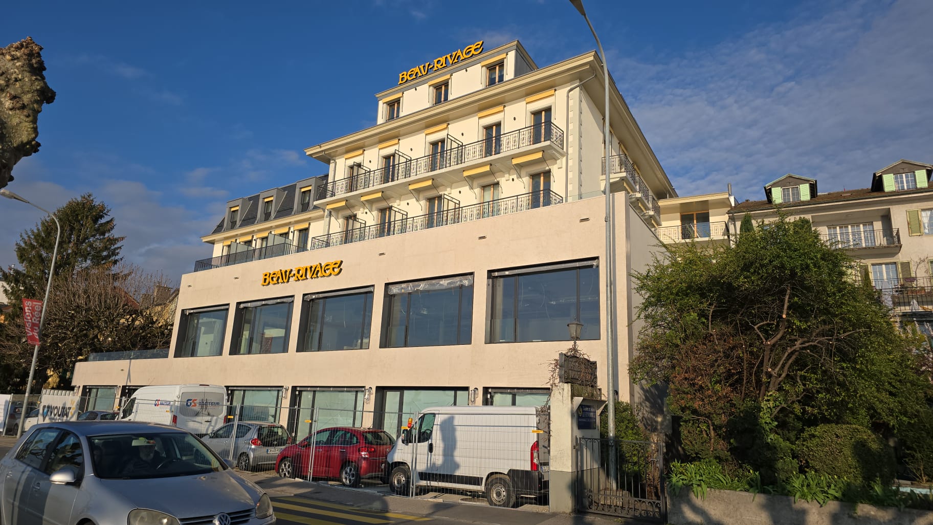 Renovation du Beau-Rivage Palace a Nyon par BNG Renovation : parquet chevrons, carrelage marbre et peinture nacree